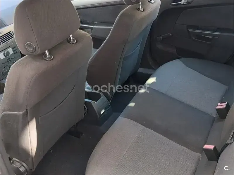 Usado Opel Astra Enjoy 100 CV (73 kW) 2005 Gris / plata Berlina