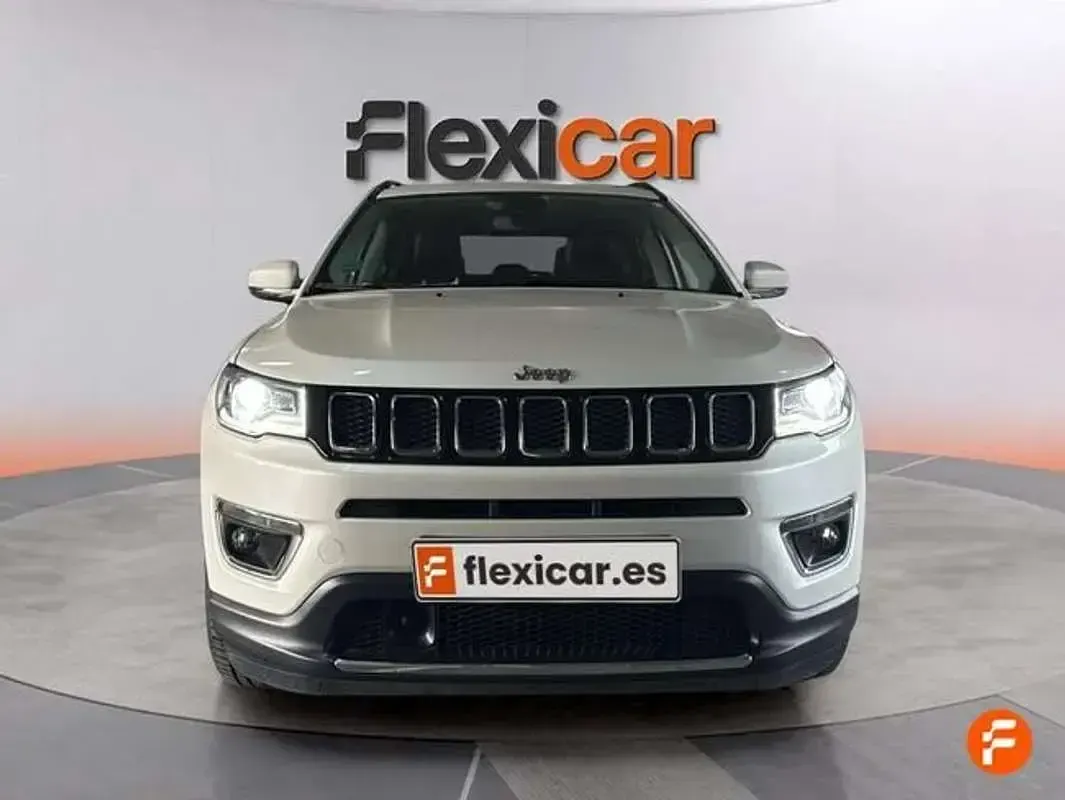 Begagnad Jeep Compass Limited 140 HK (102 kW) 2019 Vit SUV