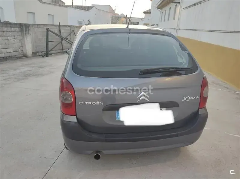 Usado Citroën Xsara Picasso Exclusive 90 CV (66 kW) 2004 Gris / plata Monovolumen