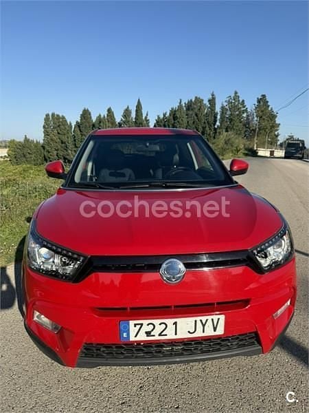 Usado Ssangyong (KGM) Tivoli Limited 115 CV (84 kW) 2017 Rojo SUV