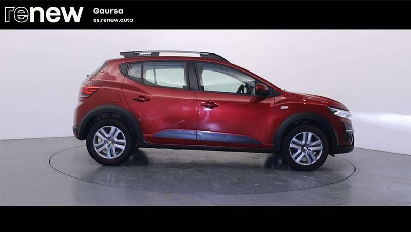 Usado Dacia Sandero Comfort 101 CV (74 kW) 2022 Rojo Berlina