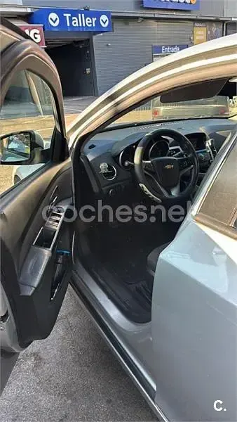 Usado Chevrolet Cruze LT 124 CV (91 kW) 2011 Gris / plata Berlina