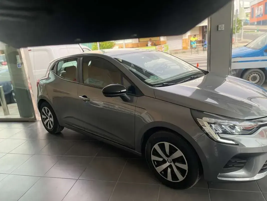 Usado Renault Clio Equilibre 91 CV (66 kW) 2023 Gris Utilitario