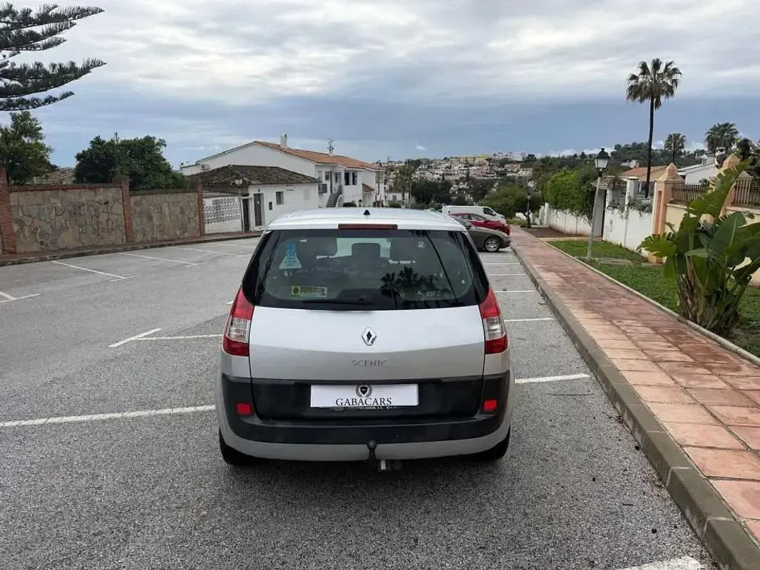 Usado Renault Scenic E-Tech Privilege 111 CV (81 kW) 2007 Gris Monovolumen