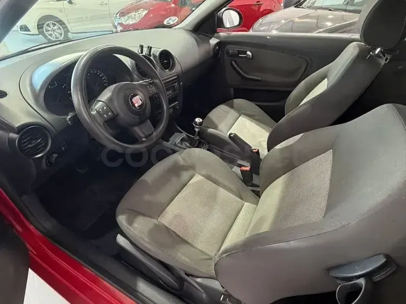 Usado Seat Ibiza Reference 64 CV (47 kW) 2005 Rojo Utilitario
