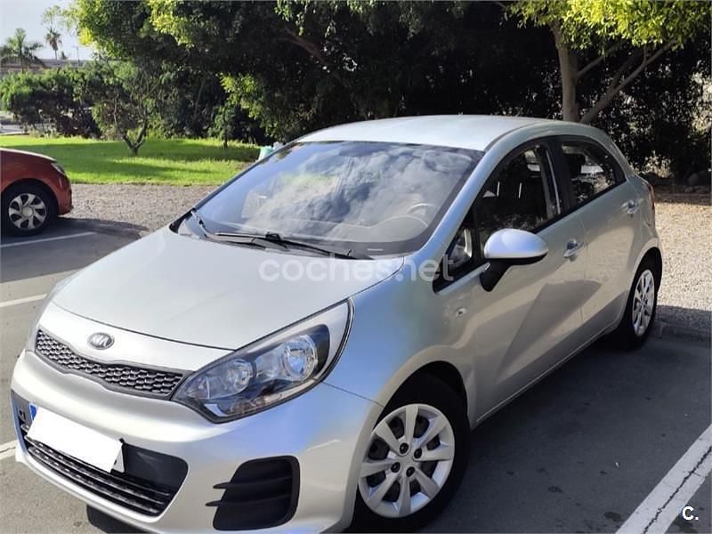 Gris / plata Usado 2016 Kia Rio Berlina | 7900 € (Precio justo) - Imagen 1/4