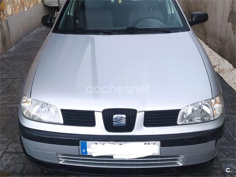 Usado Seat Cordoba Stella 90 CV (66 kW) 2001 Gris / plata Berlina