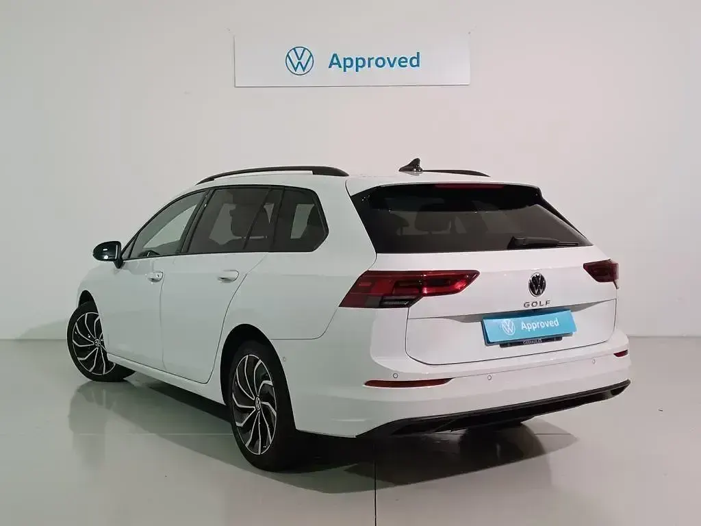 Usado VW Golf VIII Life 115 CV (84 kW) 2024 Blanco Familiar