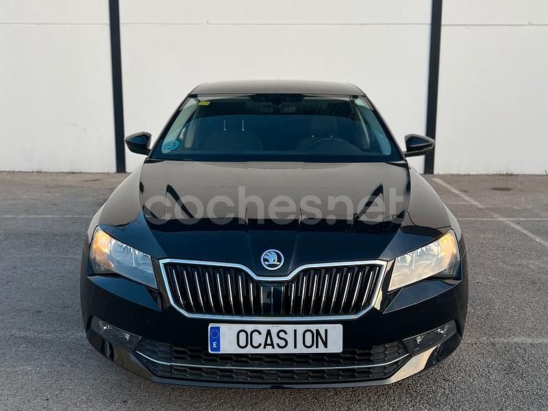 Usado Skoda Superb Active 150 CV (110 kW) 2018 Negro Berlina