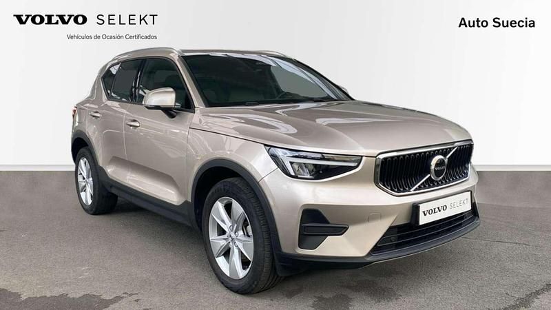 Käytetty Volvo XC40 Core 163 HP (119 kW) 2025 Katumaasturi