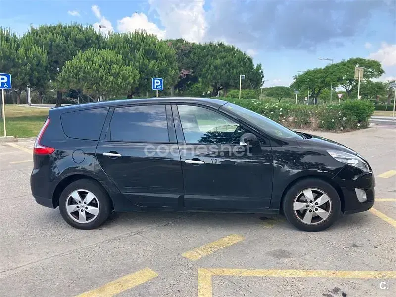 Usado Renault Grand Scénic II Dynamique 130 CV (95 kW) 2009 Negro Monovolumen