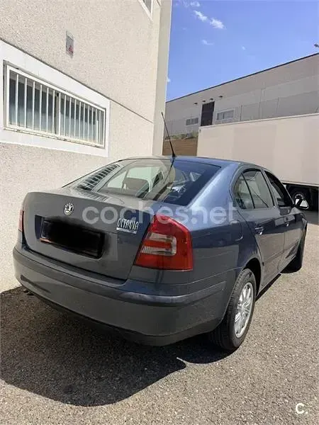 Usado Skoda Octavia Active 105 CV (77 kW) 2006 Gris / plata Berlina