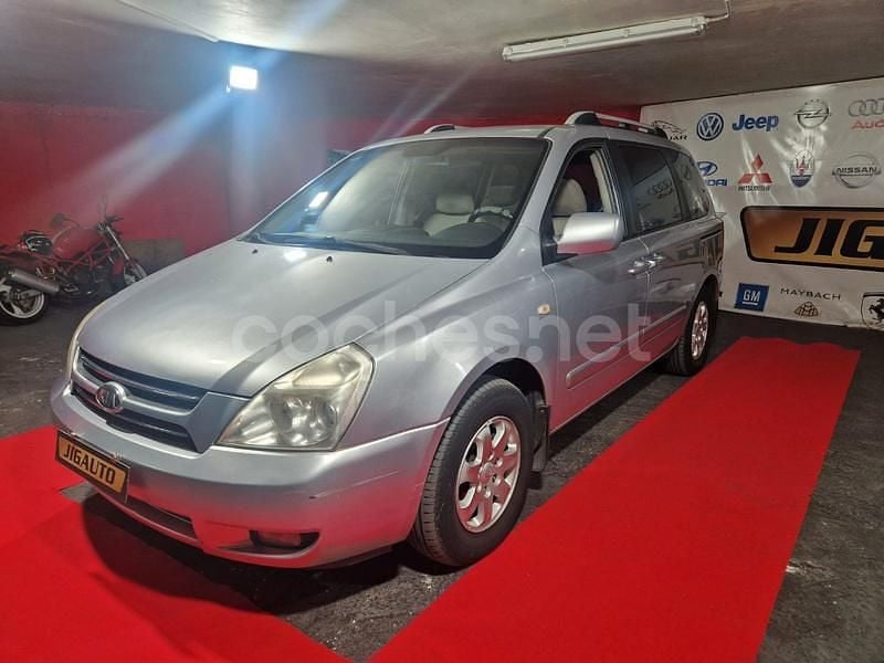Usado Kia Carnival 185 CV (136 kW) 2007 Gris / plata Monovolumen