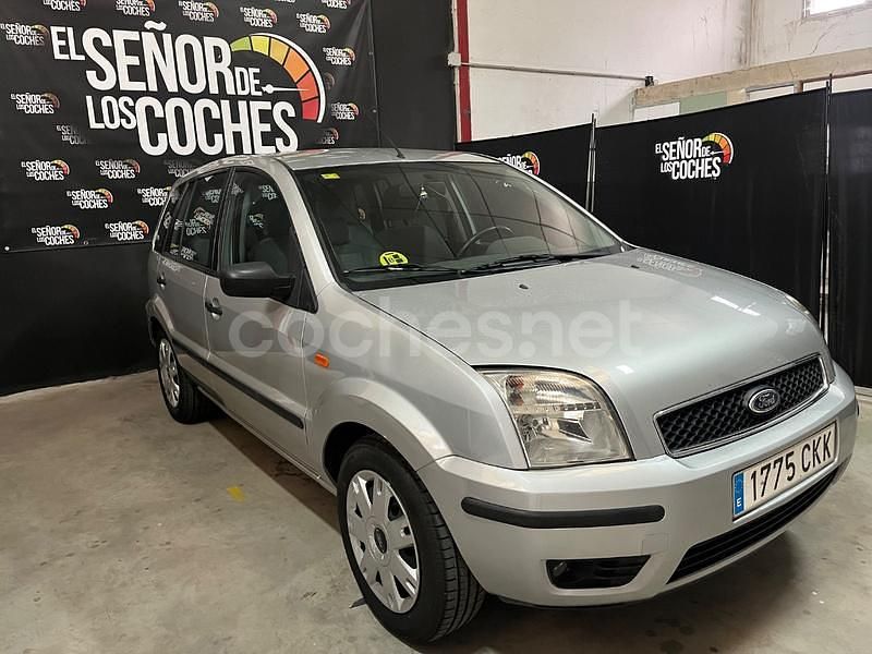 Gris / plata Usado 2003 Ford Fusion Berlina | 4950 € (Un poco caro) - Imagen 1/4