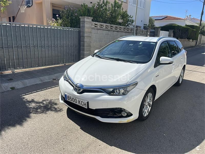 Blanco Usado 2017 Toyota Auris Hybrid Active Familiar | 14.890 € (Precio justo) - Imagen 1/4