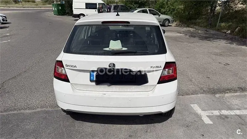 Usado Skoda Fabia Ambition 60 CV (44 kW) 2015 Blanco Berlina