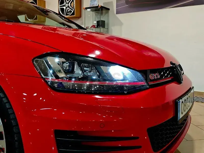 Usado VW Golf VII GTI 220 CV (161 kW) 2014 Rojo Berlina