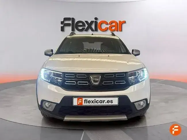 Usado Dacia Sandero Comfort 90 CV (66 kW) 2018 Blanco Berlina