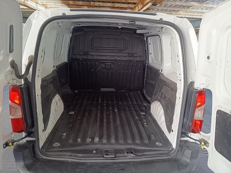 Usado Peugeot Partner 98 CV (72 kW) 2020 Blanco Monovolumen