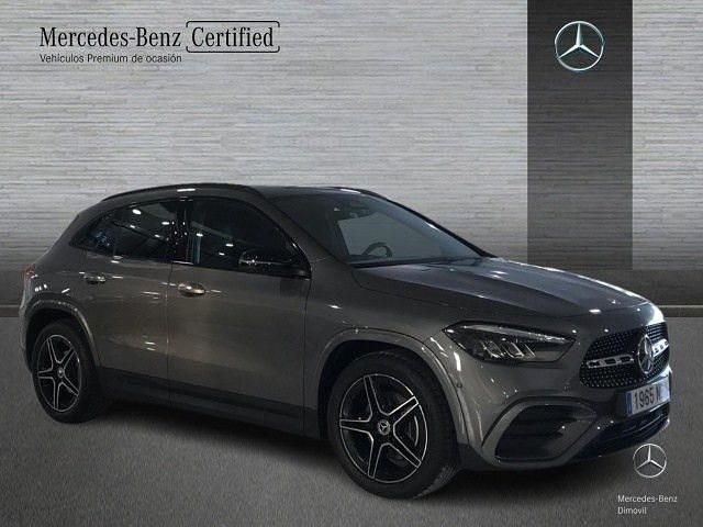 Usado Mercedes GLA200 AMG line 150 CV (110 kW) 2025 Gris montaña SUV
