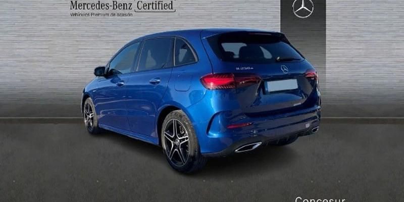 Usado Mercedes B250e 218 CV (160 kW) 2025 Azul Monovolumen
