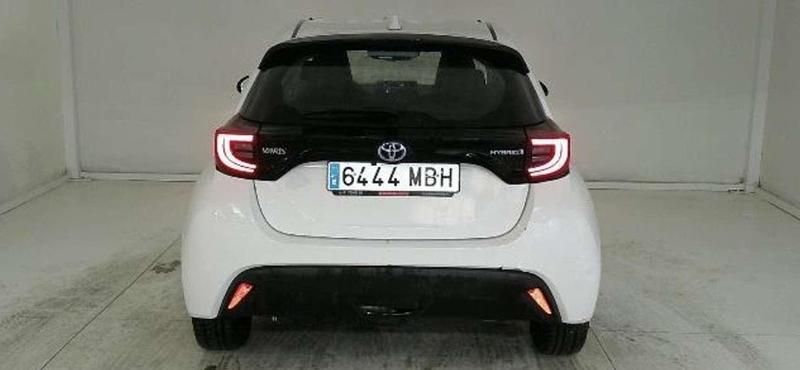 Usado Toyota Yaris Hybrid Active 116 CV (85 kW) 2022 Blanco Utilitario