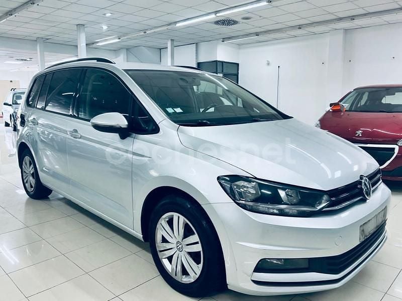 Usado VW Touran Advance 115 CV (84 kW) 2019 Gris / plata Monovolumen