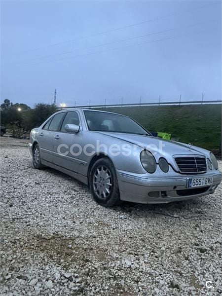 Usado Mercedes E320 Elegance 197 CV (144 kW) 2000 Gris / plata Berlina