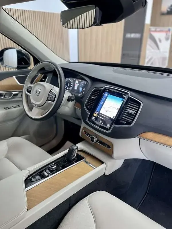 Usado Volvo XC90 Momentum 235 CV (172 kW) 2021 Negro SUV