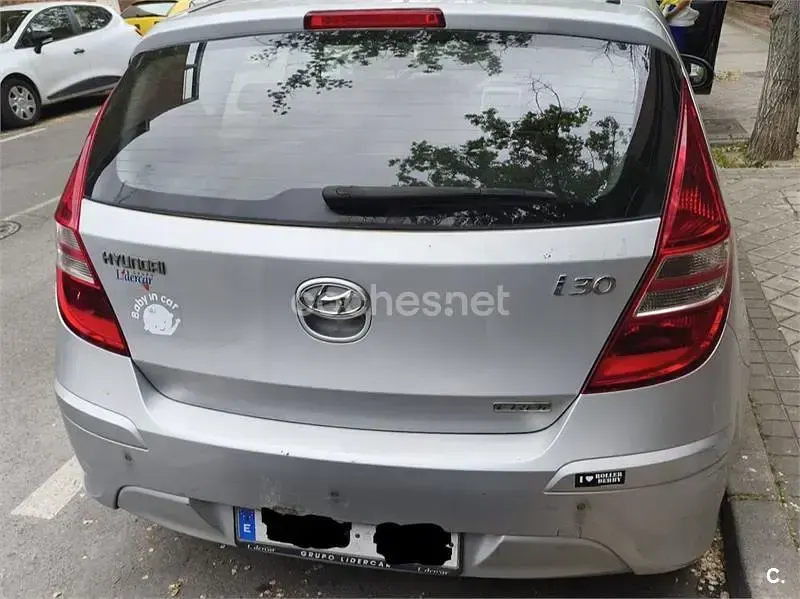 Usado Hyundai i30 GLS 128 CV (94 kW) 2011 Gris / plata Berlina