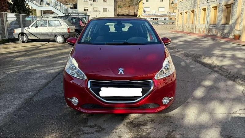 Rojo Usado 2014 Peugeot 208 Active Utilitario | 6750 € (Precio justo) - Imagen 1/4