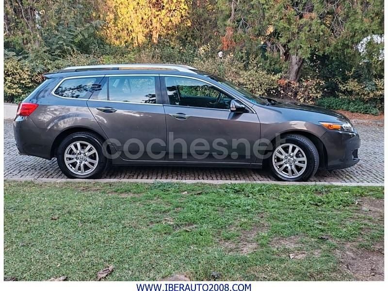 Usado Honda Accord Elegance 156 CV (114 kW) 2010 Gris / plata Familiar