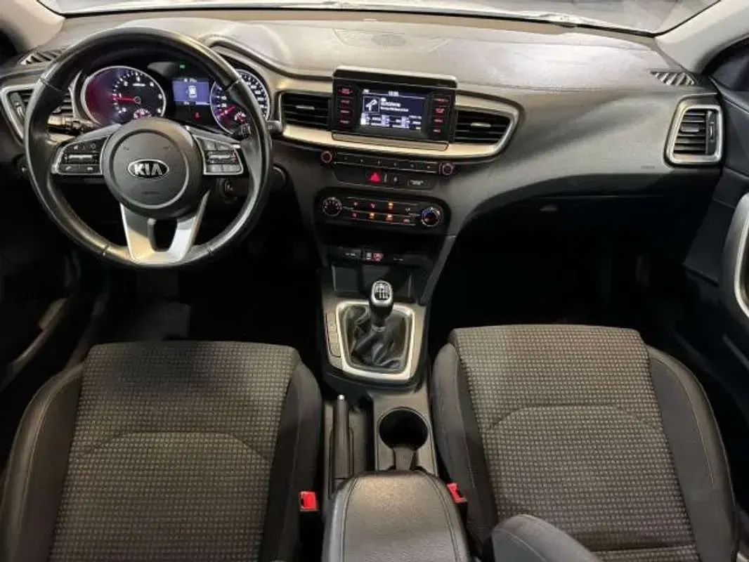 Usado Kia Ceed 116 CV (85 kW) 2019 Blanco Utilitario