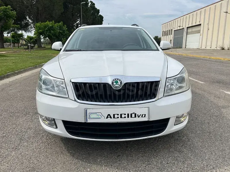 Usado Skoda Octavia Family 110 CV (80 kW) 2011 Blanco Familiar