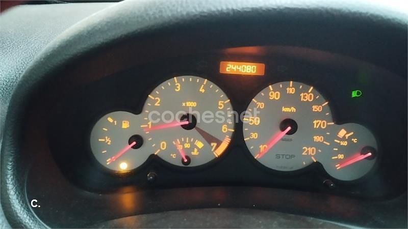 Usado Peugeot 206 110 CV (80 kW) 2002 Negro Descapotable