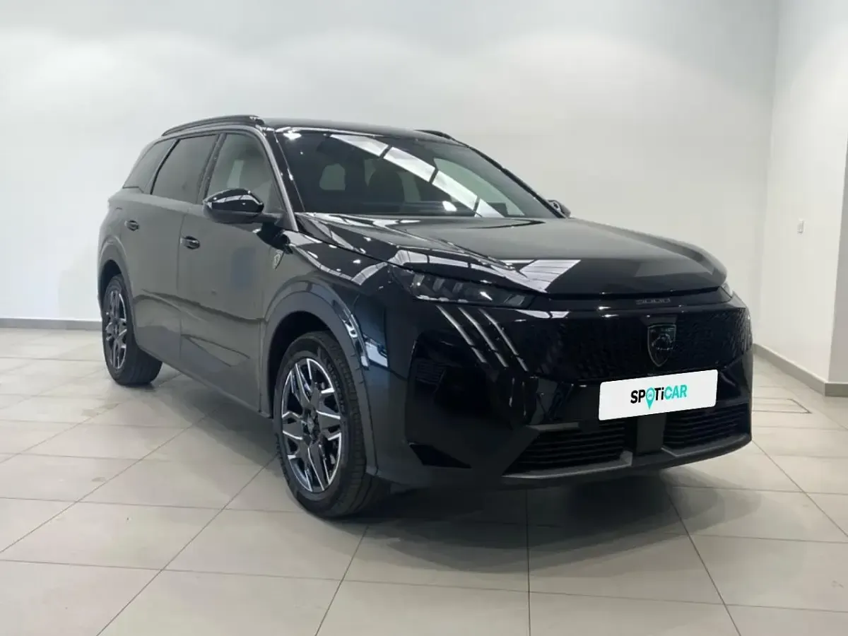 Usado Peugeot 5008 GT 136 CV (100 kW) 2025 Negro SUV