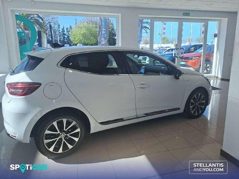 Używany Renault Clio V Techno 91 KM (66 kW) 2023 Biały Hatchback