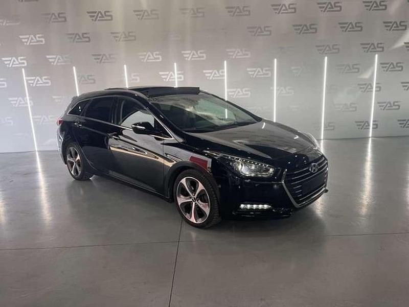 Usado Hyundai i40 136 CV (100 kW) 2016 Negro Familiar