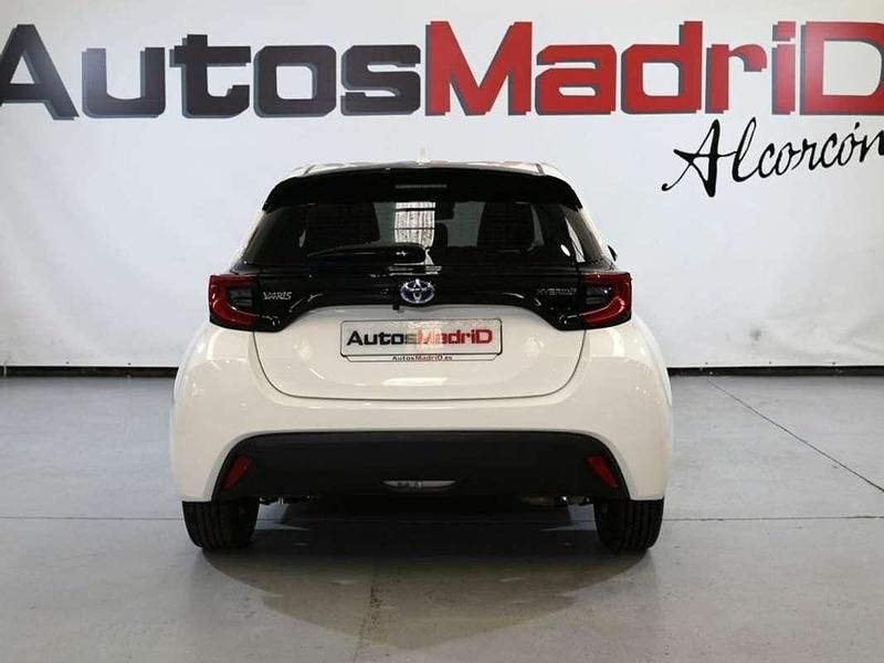 Usado Toyota Yaris Active 117 CV (86 kW) 2021 Blanco Berlina
