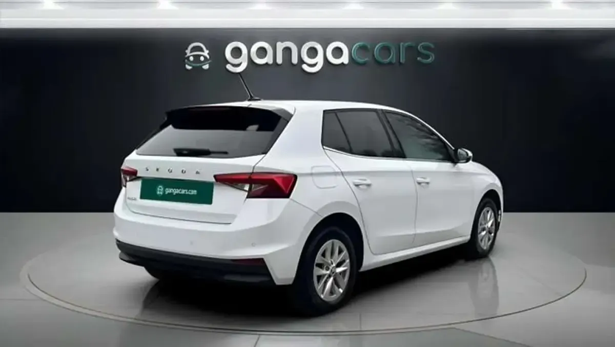 Usado Skoda Fabia Selection 95 CV (69 kW) 2025 Blanco Utilitario