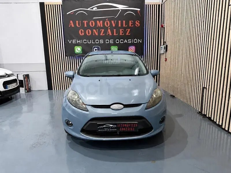 Usado Ford Fiesta Trend 68 CV (50 kW) 2010 Azul Berlina