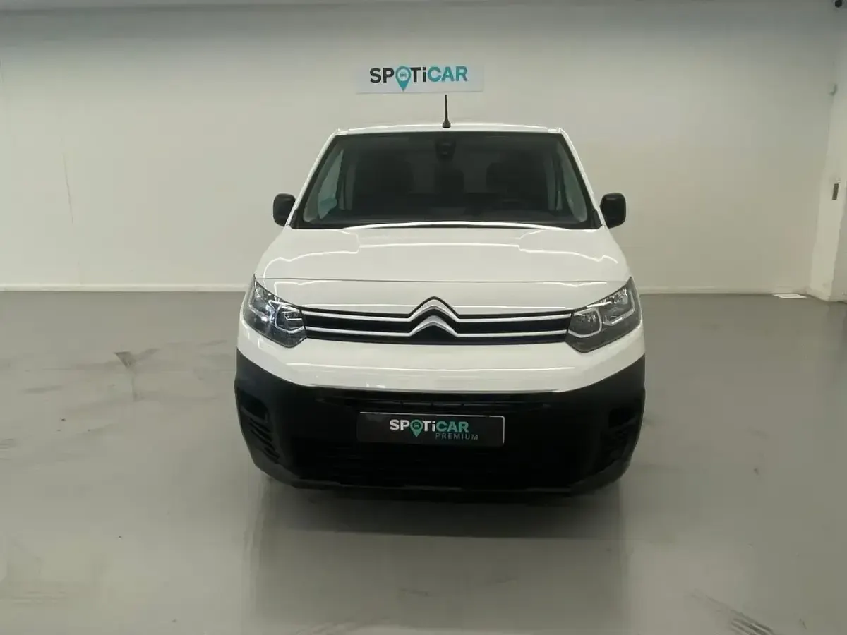 Usado Citroën Berlingo Live 102 CV (75 kW) 2021 Blanco Monovolumen