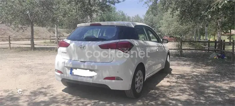 Usado Hyundai i20 84 CV (61 kW) 2016 Blanco Berlina