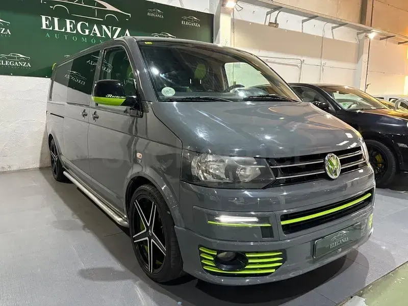 Usado VW Multivan Comfortline 102 CV (75 kW) 2011 Gris / plata Monovolumen