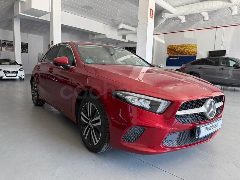 Usado Mercedes A180 136 CV (100 kW) 2021 Granate Berlina