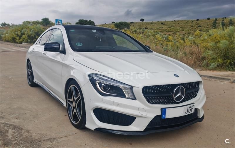 Blanco Usado 2015 Mercedes CLA220 AMG line Berlina | 16.990 € (Un poco caro) - Imagen 1/4
