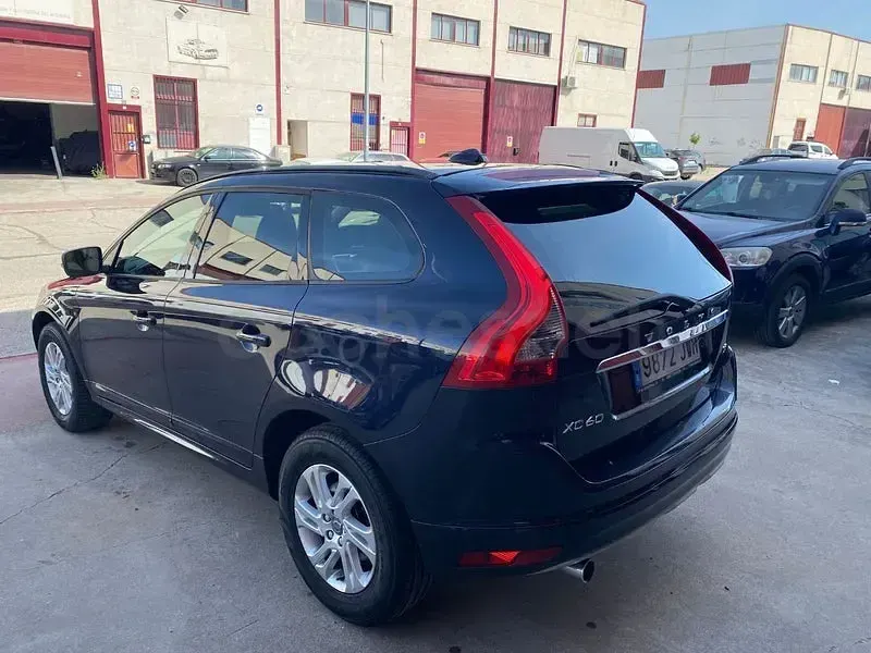 Usado Volvo XC60 Momentum 150 CV (110 kW) 2017 Azul SUV