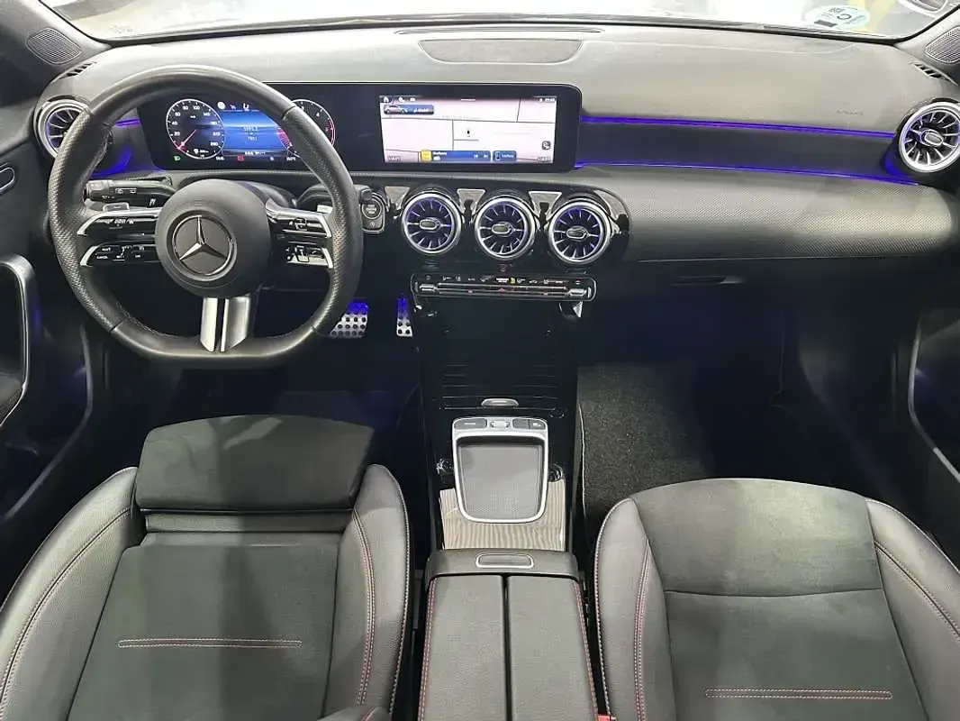 Usado Mercedes A200 Advanced 150 CV (110 kW) 2025 Gris Utilitario
