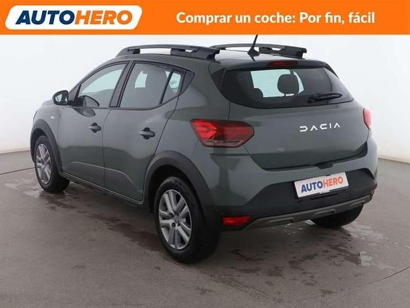 Usado Dacia Sandero Expression 91 CV (66 kW) 2023 Gris Utilitario
