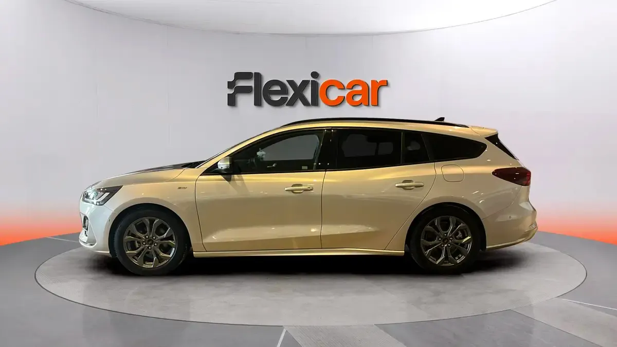 Usado Ford Focus ST-Line 155 CV (114 kW) 2024 Gris Familiar